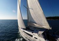 bateau à voile naviguer au soleil mer ouverte bateau à voile yacht bavaria 46